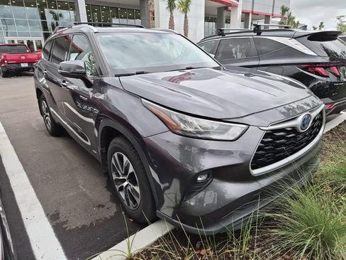 Used 2020 Toyota Highlander XLE image 1