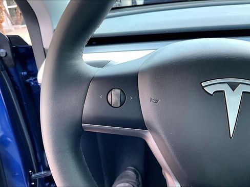 Used 2025 Tesla Model Y Long Range RWD image 18
