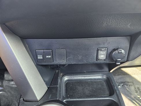 Used 2017 Toyota RAV4 LE image 11