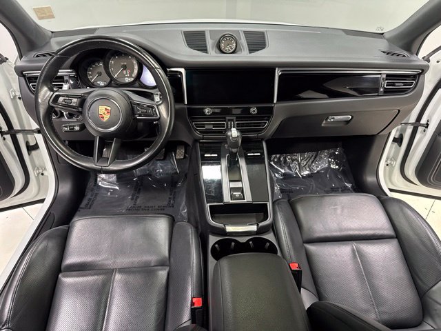 Used 2024 Porsche Macan w/ Premium Plus Package AWD/4WD image 3