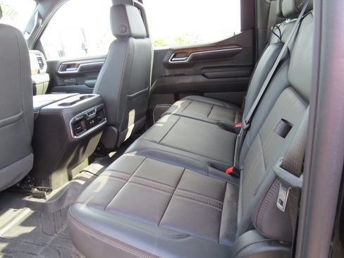 Used 2025 Chevrolet Silverado 1500 High Country w/ High Country Premium Package AWD/4WD image 17