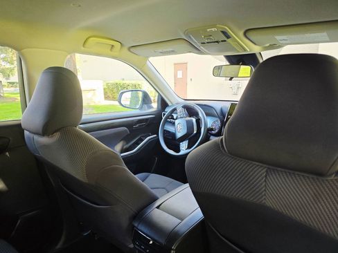 Used 2020 Toyota Highlander LE image 33