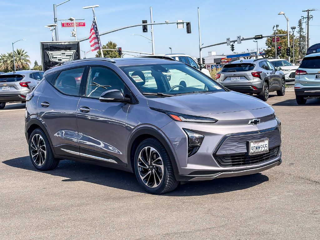 Used 2022 Chevrolet Bolt EUV Premier w/ Sun & Sound Package FWD image 5