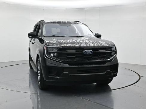 Used 2025 Ford Expedition Active AWD/4WD image 5