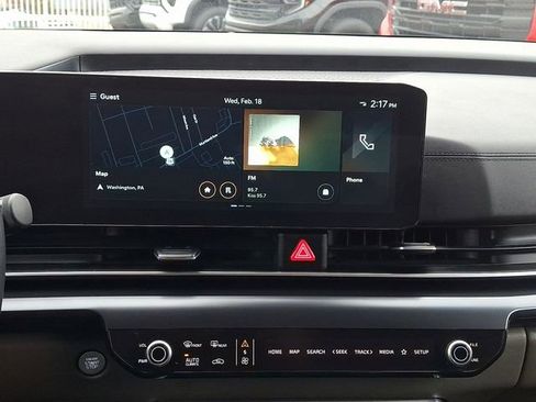 Used 2025 Kia Carnival image 17