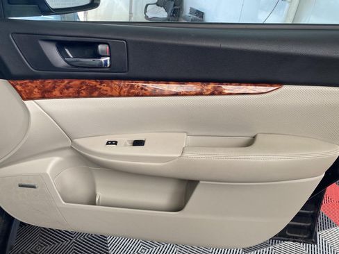 Used 2012 Subaru Outback 2.5i Limited AWD/4WD image 7