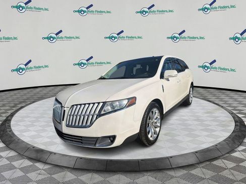 Used 2010 Lincoln MKT 2WD image 2