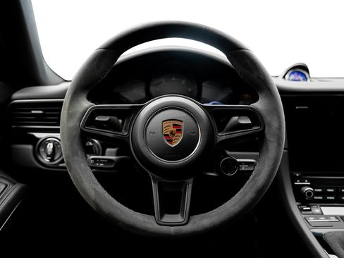 Used 2018 Porsche 911 Carrera RWD image 32