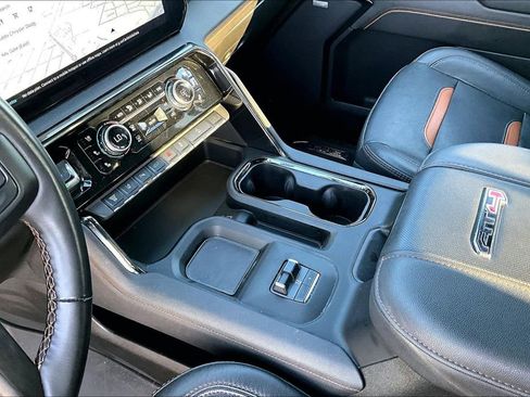 Used 2024 GMC Sierra 2500 AT4 w/ AT4 Premium Plus Package AWD/4WD image 17
