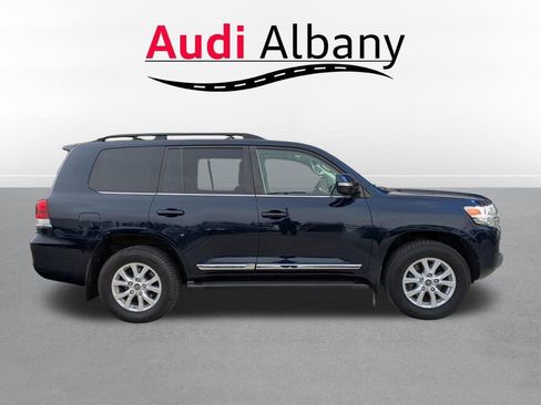 Used 2018 Toyota Land Cruiser image 7