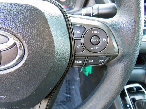 Used 2021 Toyota Corolla LE image 27