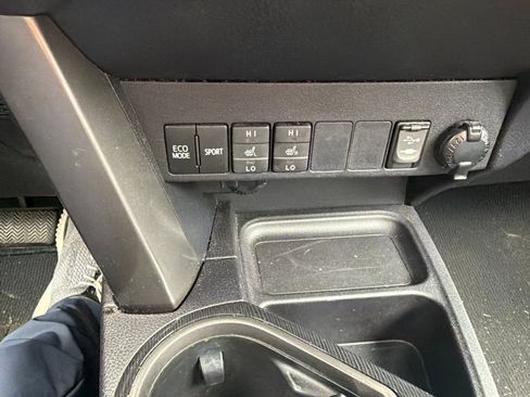 Used 2017 Toyota RAV4 SE FWD image 11