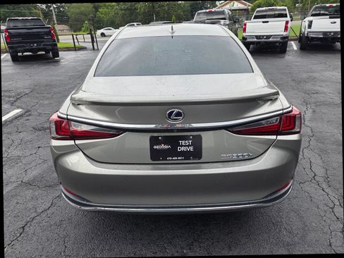 Used 2020 Lexus ES 300h w/ Premium Package FWD image 7