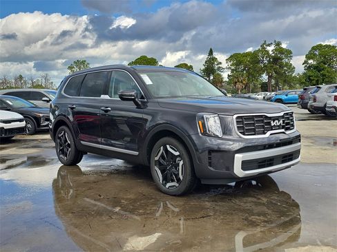 New 2025 Kia Telluride S image 2