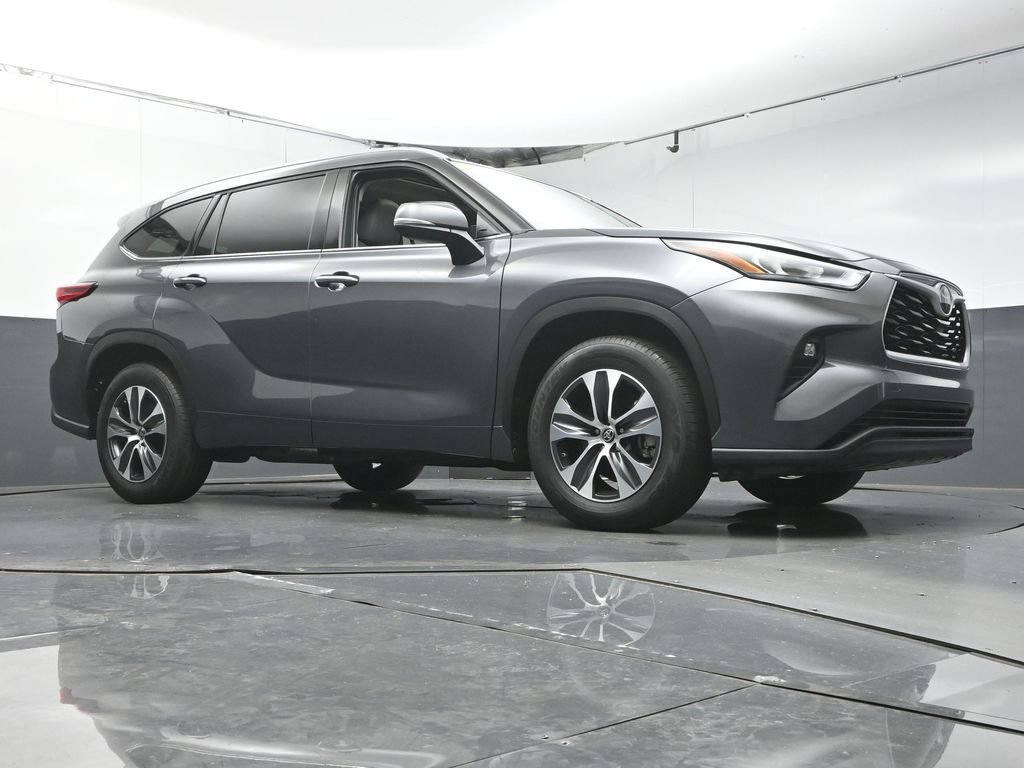 Used 2020 Toyota Highlander XLE FWD image 40