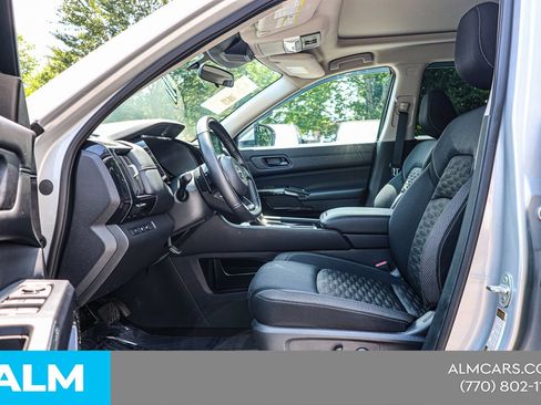 Used 2024 Nissan Pathfinder SV w/ SV Premium Package FWD image 18