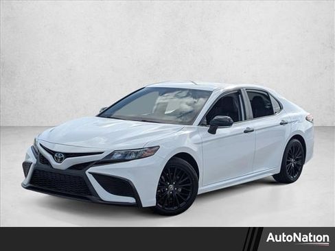 Used 2022 Toyota Camry SE image 1