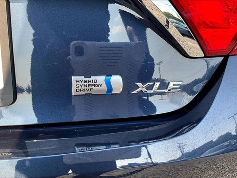 Used 2015 Toyota Camry XLE w/ Moonroof Package FWD image 33