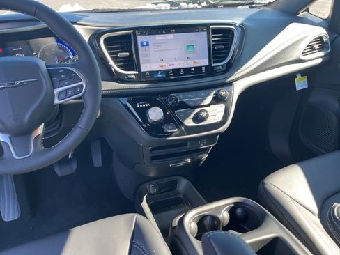 New 2026 Chrysler Pacifica Select image 16