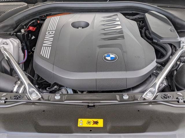 Used 2027 BMW 550e xDrive w/ Executive Package AWD/4WD image 18