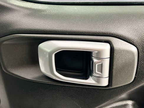 Used 2018 Jeep Wrangler Sport image 30