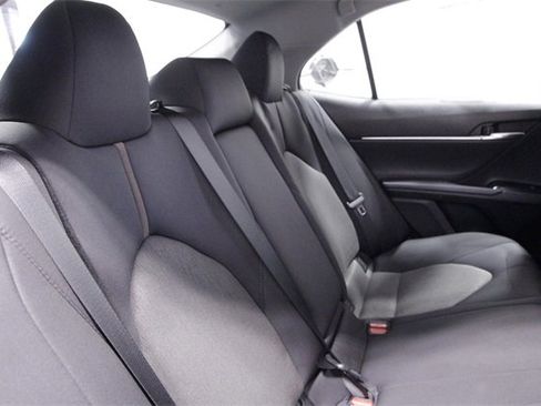Used 2020 Toyota Camry LE image 18