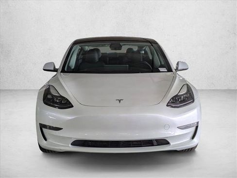 Used 2023 Tesla Model 3 Standard Range RWD image 2