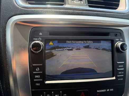 Used 2013 GMC Acadia SLE FWD image 26