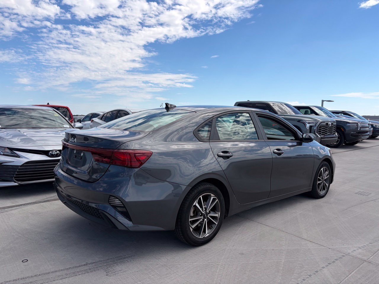 Used 2022 Kia Forte LXS FWD image 2