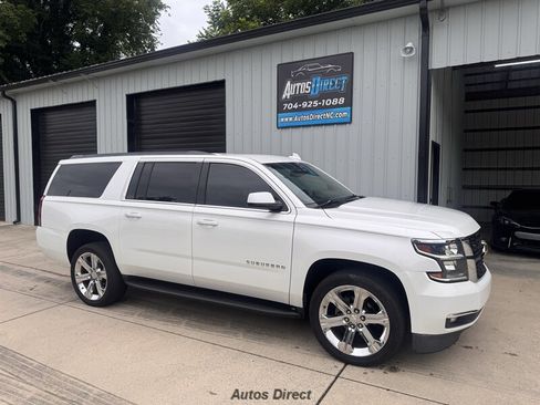 Used 2019 Chevrolet Suburban LT w/ Luxury Package RWD image 8