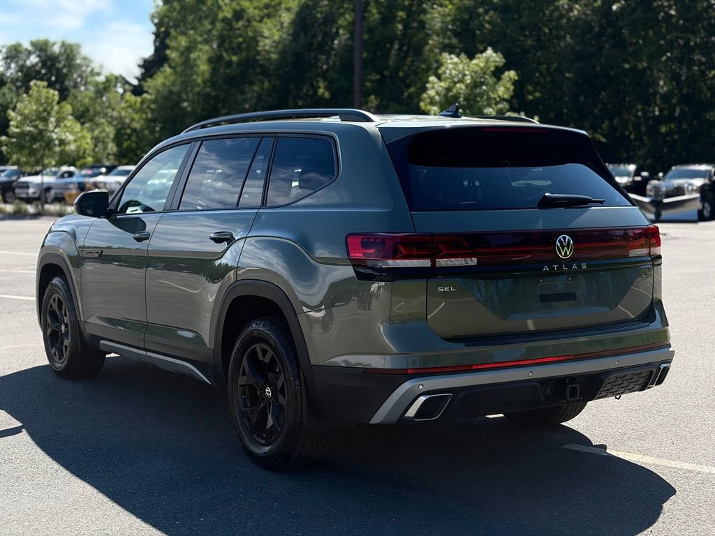 Used 2024 Volkswagen Atlas Peak Edition SEL AWD/4WD image 3
