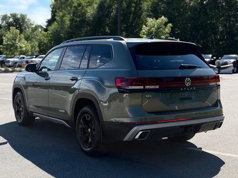 Used 2024 Volkswagen Atlas Peak Edition SEL AWD/4WD image 3