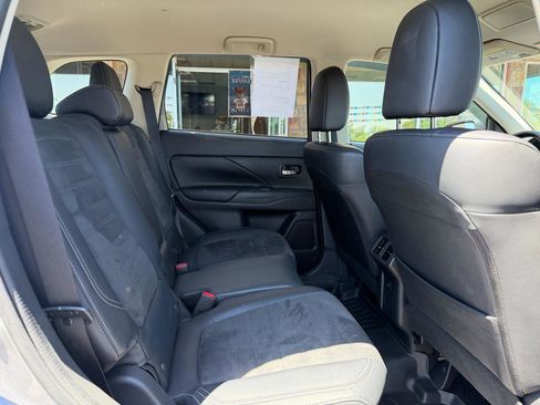Used 2019 Mitsubishi Outlander SEL AWD/4WD image 18