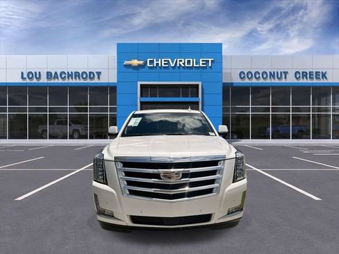 Used 2018 Cadillac Escalade Premium Luxury RWD image 3