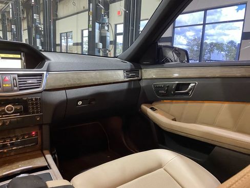 Used 2011 Mercedes-Benz E 350 Sedan image 4