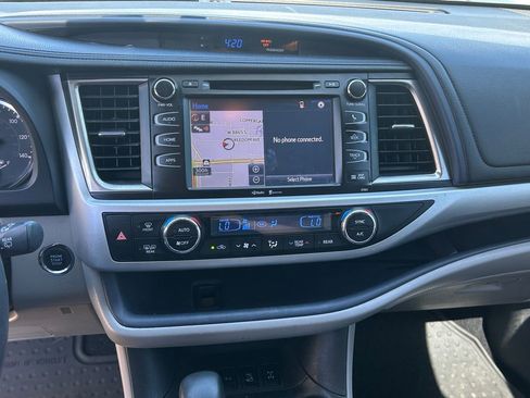 Used 2014 Toyota Highlander XLE AWD/4WD image 14