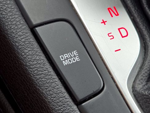 Used 2024 Kia Forte LX FWD image 9