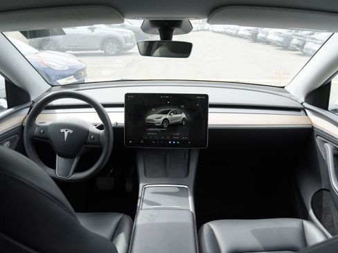 Used 2023 Tesla Model Y AWD image 17