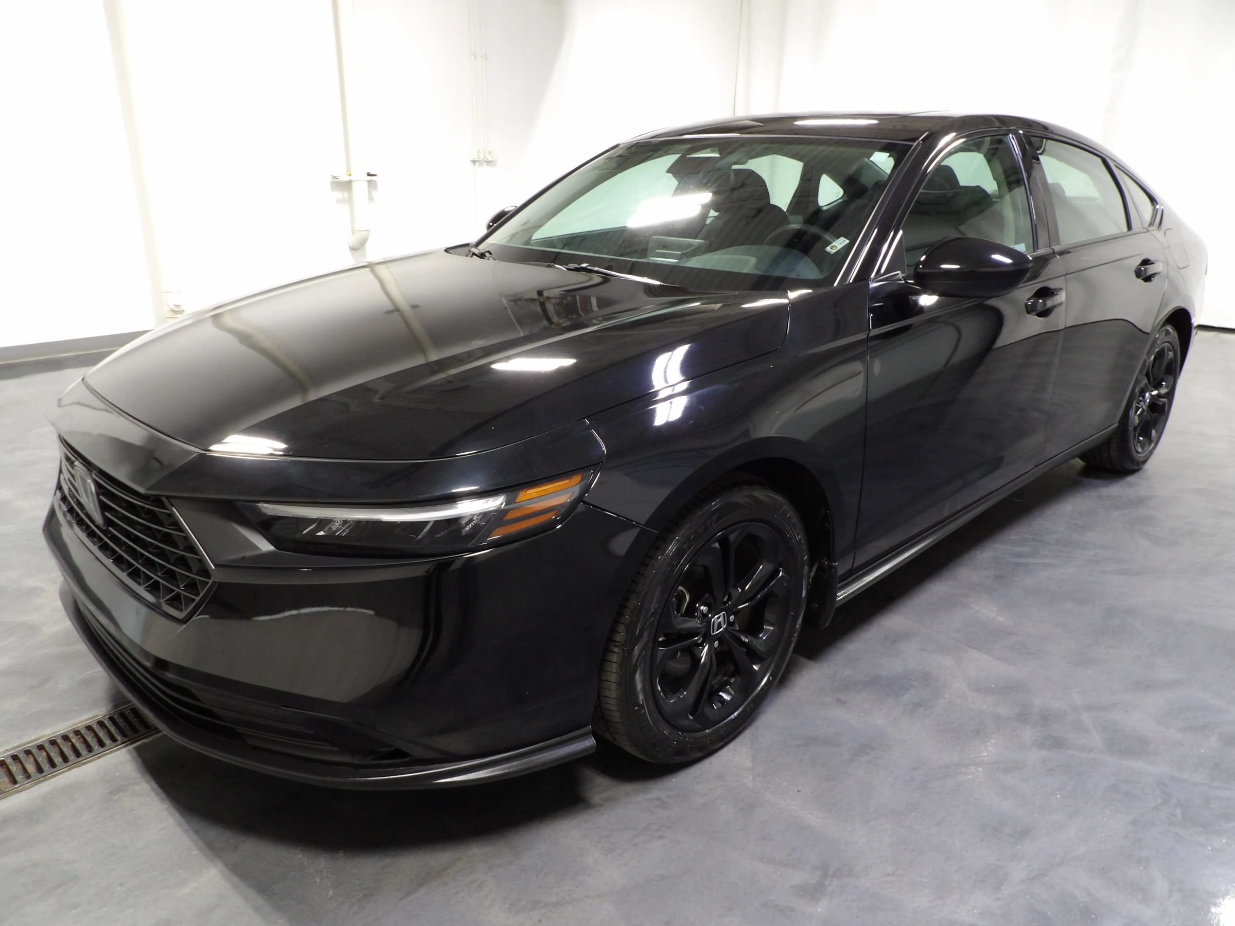 Used 2025 Honda Accord SE image 3