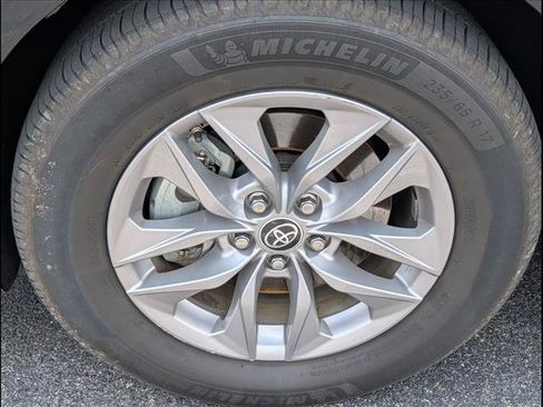 Used 2022 Toyota Sienna XLE w/ XLE Plus Package FWD image 9