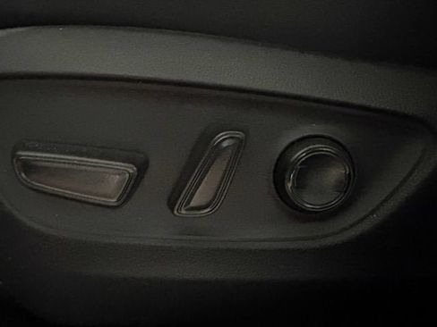 Certified 2021 Toyota RAV4 XLE Premium AWD/4WD image 9