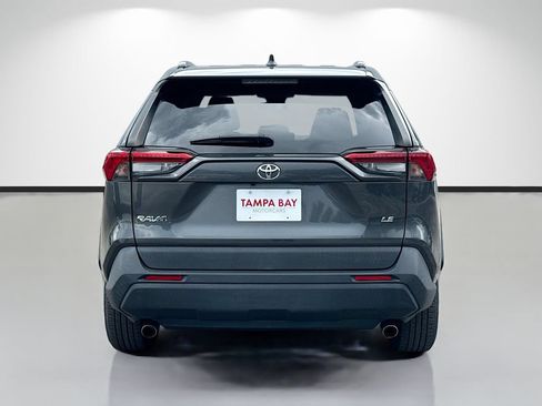 Used 2020 Toyota RAV4 LE FWD image 4