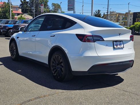 Used 2024 Tesla Model Y Long Range AWD/4WD image 6