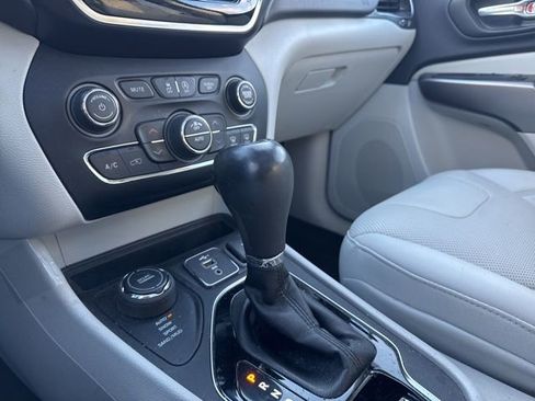 Used 2020 Jeep Cherokee Limited w/ Technology Group image 16