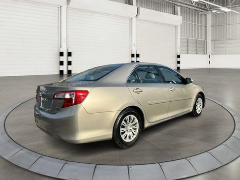 Used 2014 Toyota Camry Hybrid image 3