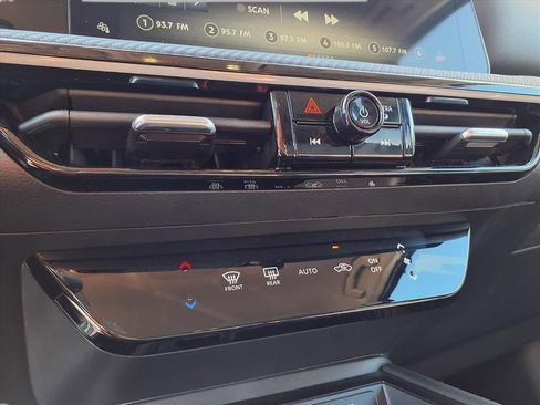 Certified 2025 Nissan Kicks SR w/ Interior Electronics Package image 7