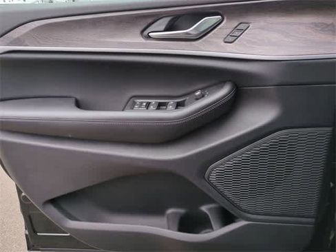 New 2025 Jeep Grand Cherokee L Limited image 31