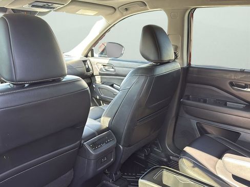 Used 2023 Nissan Pathfinder SL w/ SL Premium Package image 29