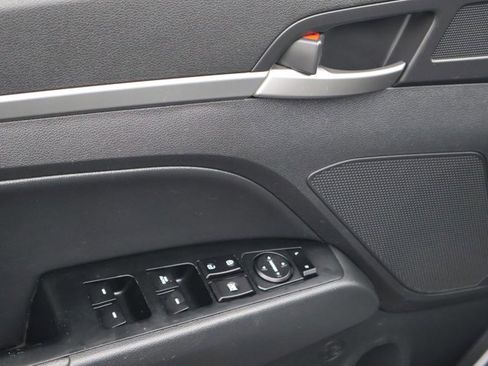 Used 2019 Hyundai Elantra Limited w/ Cargo Package image 11