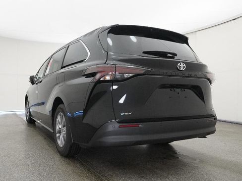 New 2026 Toyota Sienna XLE image 15